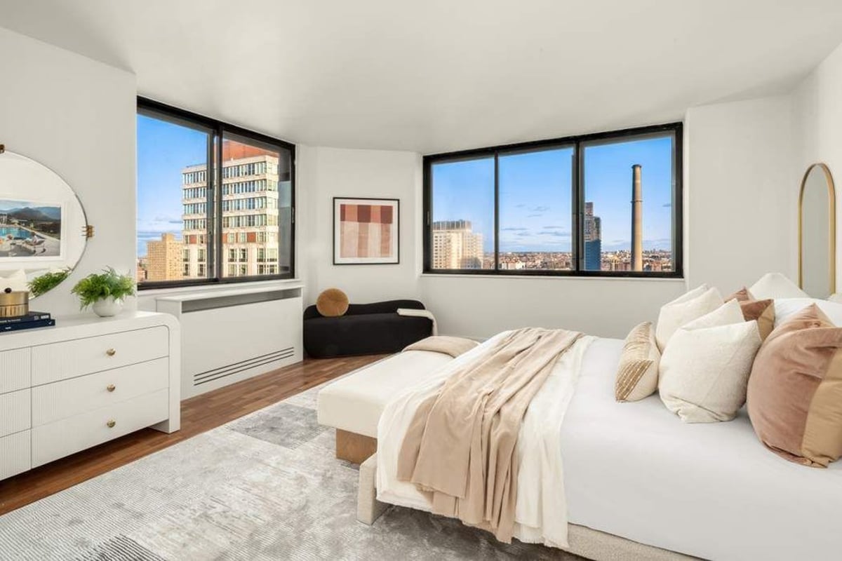 Photo for The Saratoga - 330 East 75th Street Condominium in Upper East Side, Manhattan