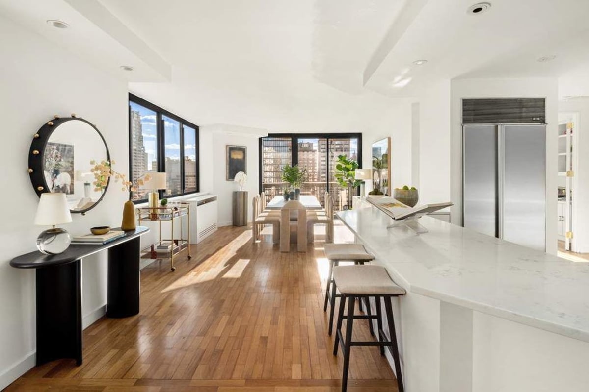 Photo for The Saratoga - 330 East 75th Street Condominium in Upper East Side, Manhattan