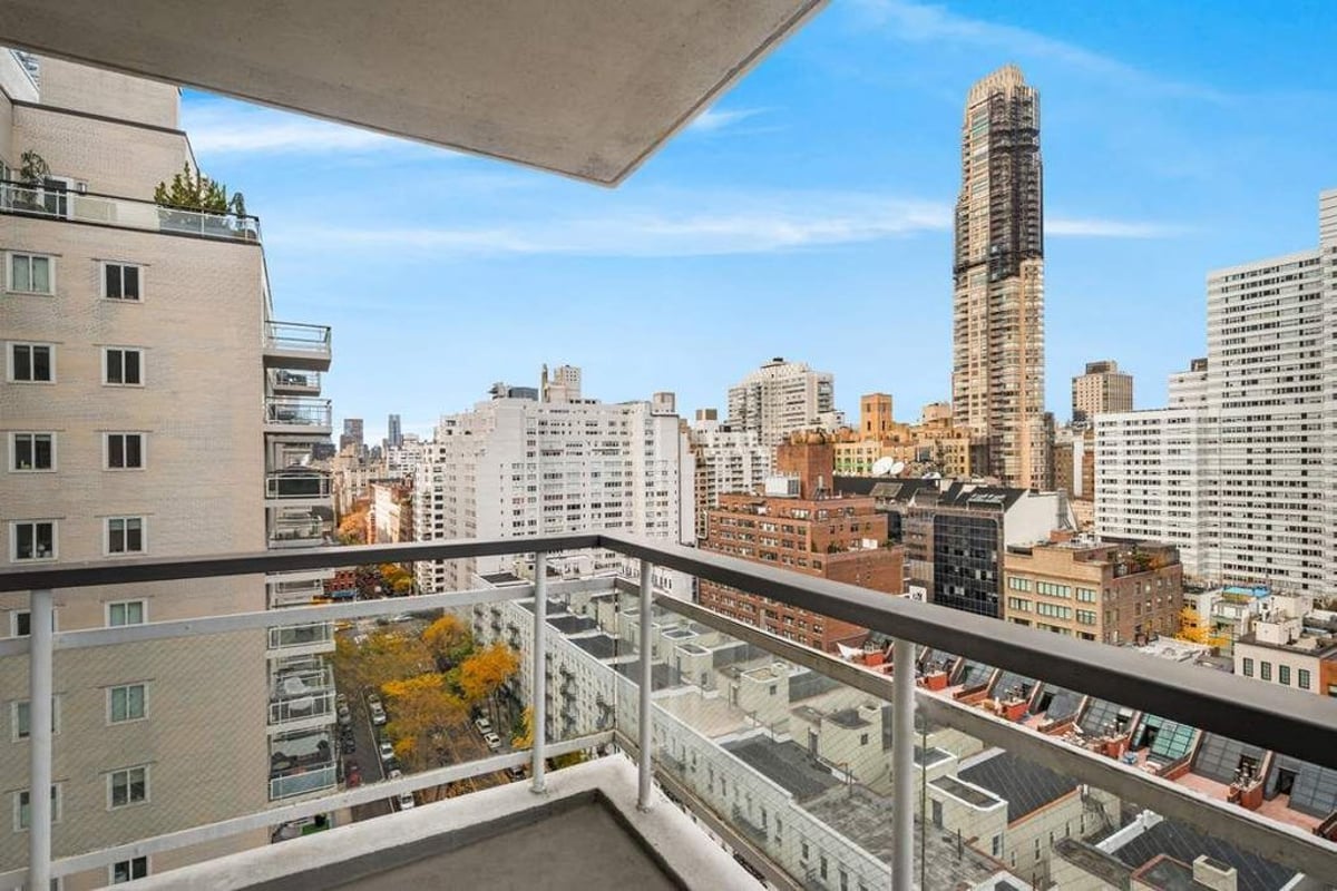 Photo for Manhattan House - 200 East 66th Street Condominium in Upper East Side, Manhattan