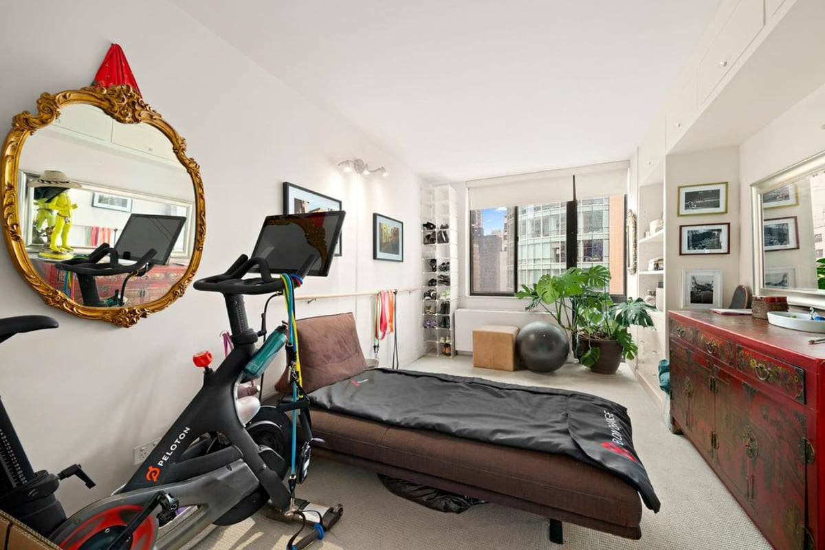Photo for Sterling Plaza - 255 East 49th Street Condominium in Midtown East, Manhattan
