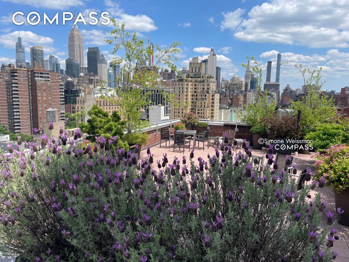 Photo for London Towne House - 360 West 22nd Street Condominium in Chelsea, Manhattan