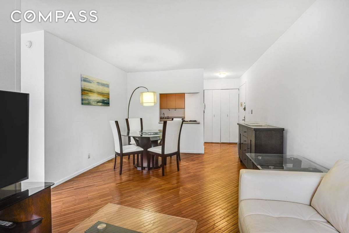 Photo for The Kingsley - 400 East 70th Street Condominium in Upper East Side, Manhattan