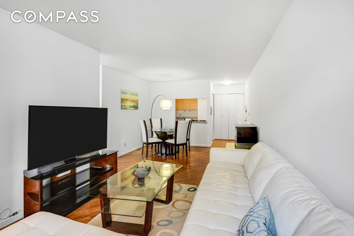 Photo for The Kingsley - 400 East 70th Street Condominium in Upper East Side, Manhattan