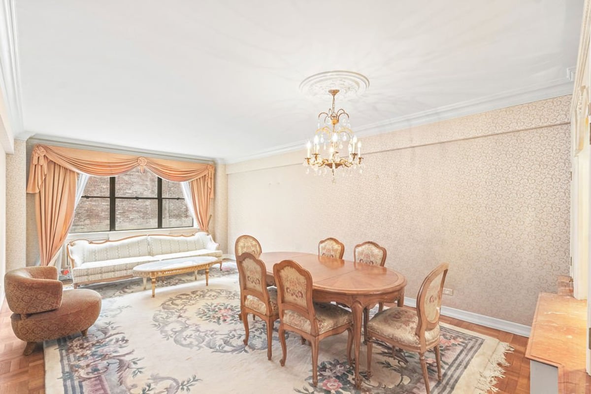 Photo for 860 Fifth Avenue - 860 5th Avenue Cooperative in Upper East Side, Manhattan