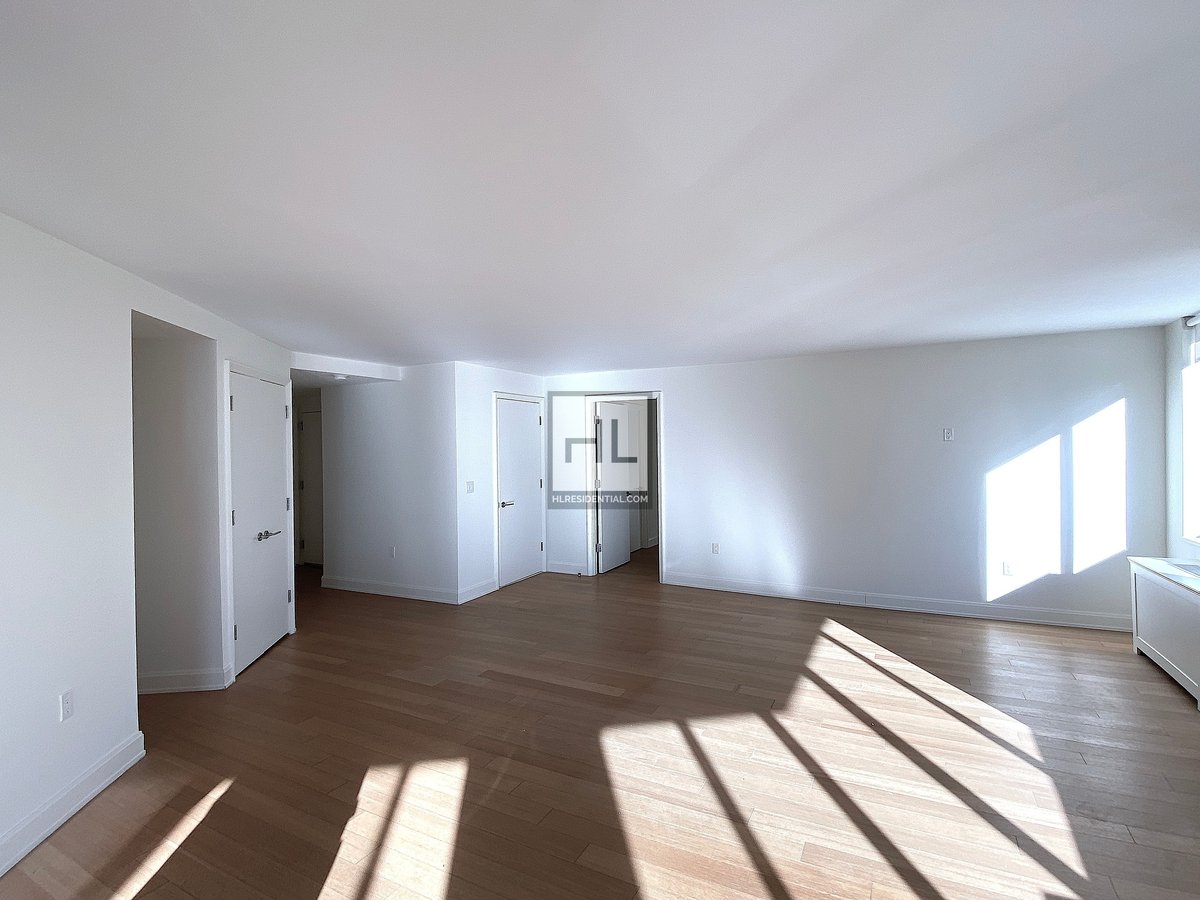 Photo for Oriana - 420 East 54th Street Rental Building in Sutton Place, Manhattan