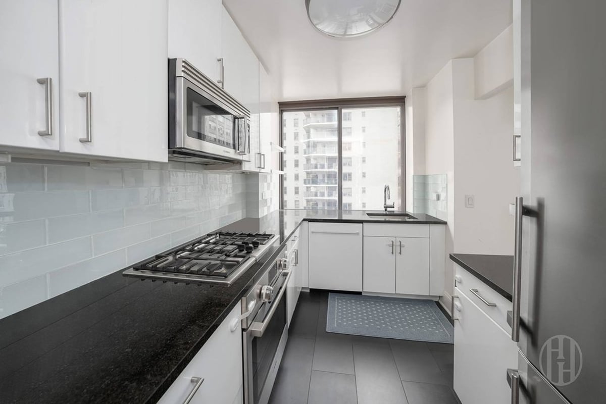 Photo for 300 East 64th Street - 300 East 64th Street Condominium in Upper East Side, Manhattan