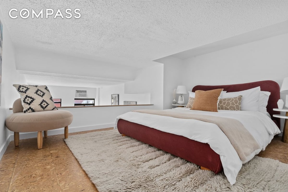 Photo for 372 5th Avenue - 372 5th Avenue Cooperative in Murray Hill, Manhattan