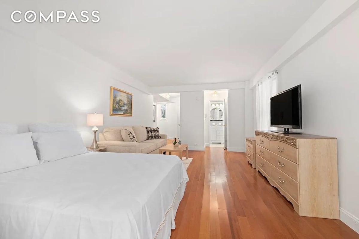Photo for Executive House - 225 East 46th Street Condominium in Midtown East, Manhattan