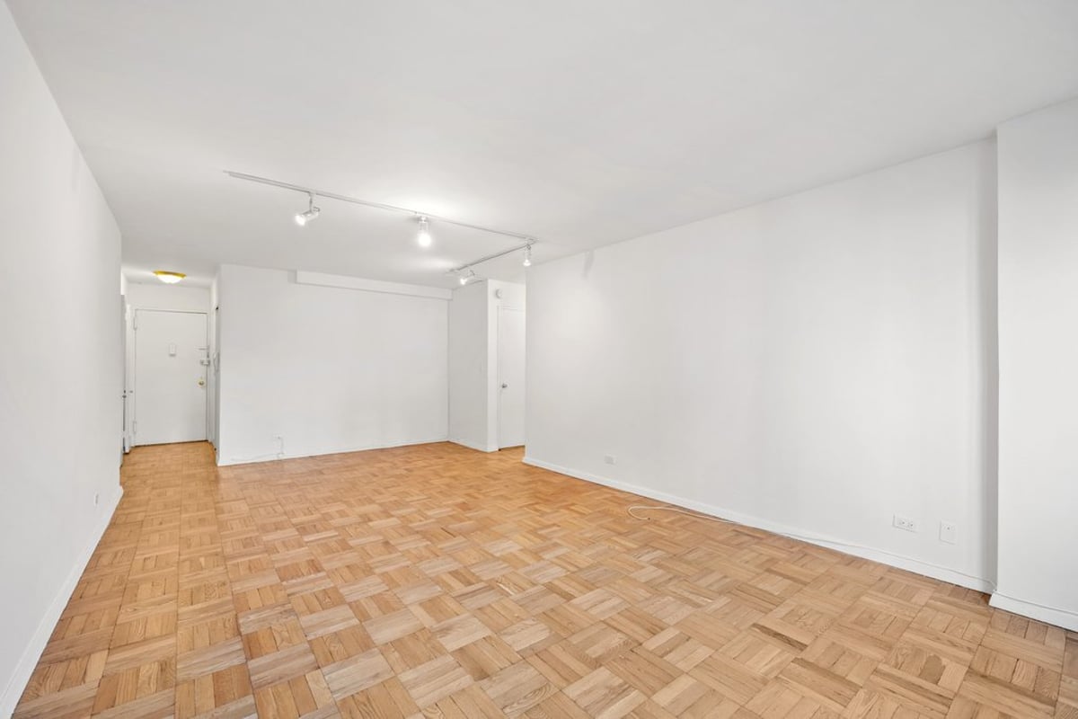 Photo for The Warren House Condominium - 155 East 34th Street      (Old #C840247) Condominium in Murray Hill, Manhattan