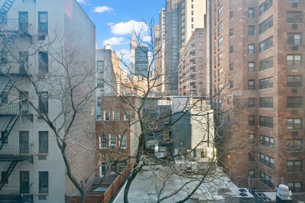 Photo for The Warren House Condominium - 155 East 34th Street      (Old #C840247) Condominium in Murray Hill, Manhattan