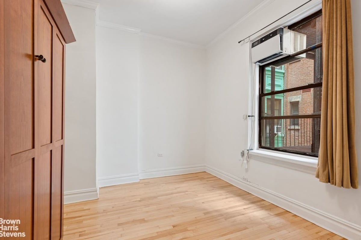 Photo for Lincoln Spencer Apartments - 140 West 69th Street Cooperative in Upper West Side, Manhattan