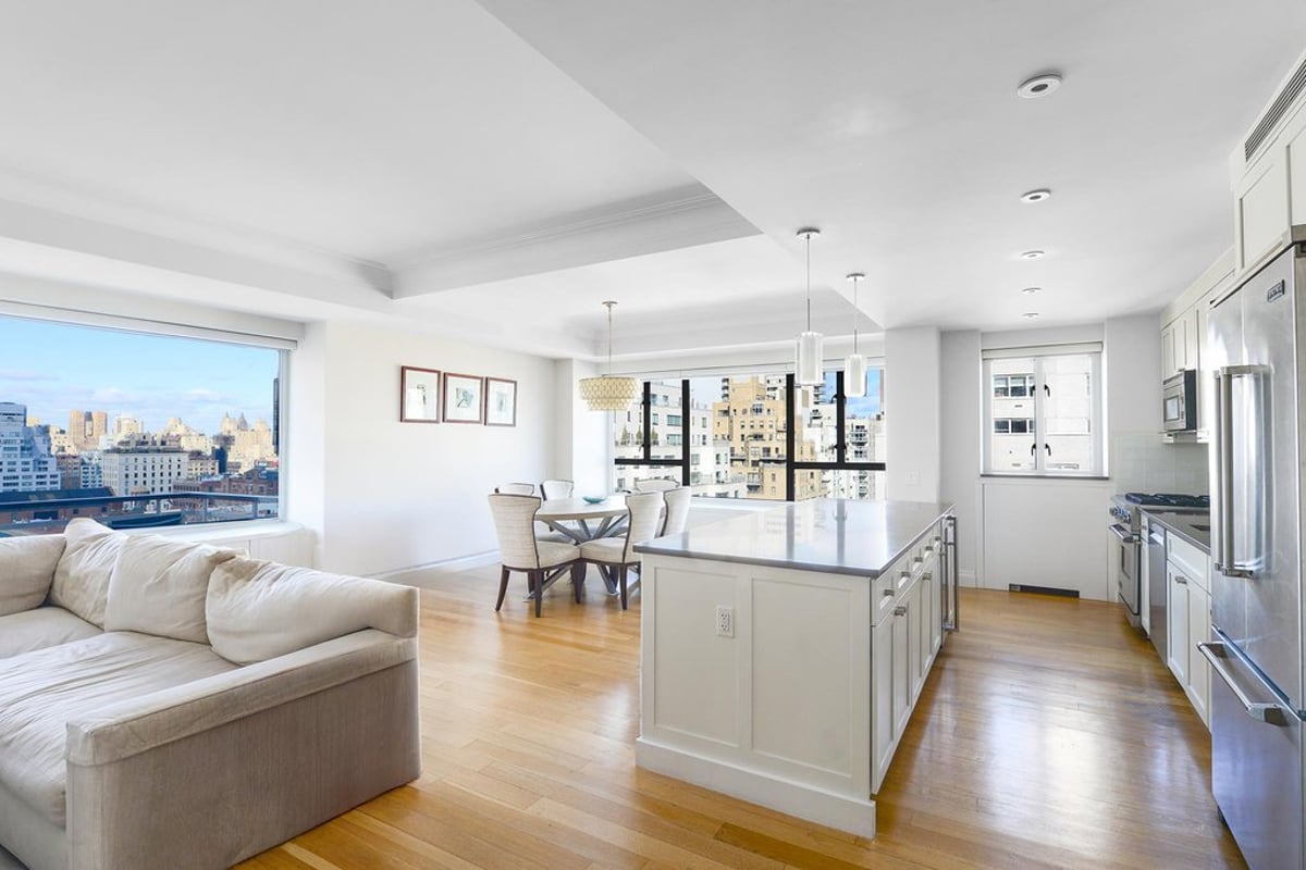 Photo for Manhattan House - 200 East 66th Street Condominium in Upper East Side, Manhattan