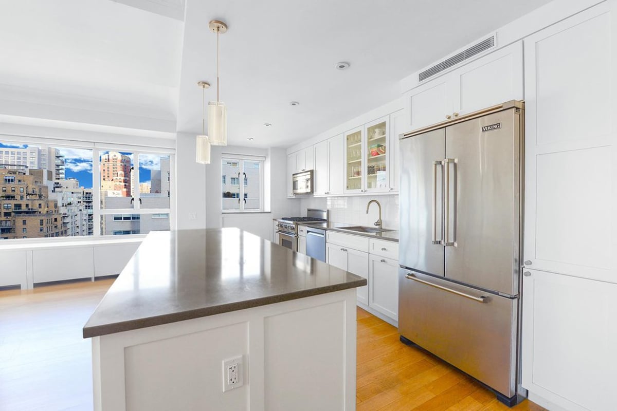 Photo for Manhattan House - 200 East 66th Street Condominium in Upper East Side, Manhattan