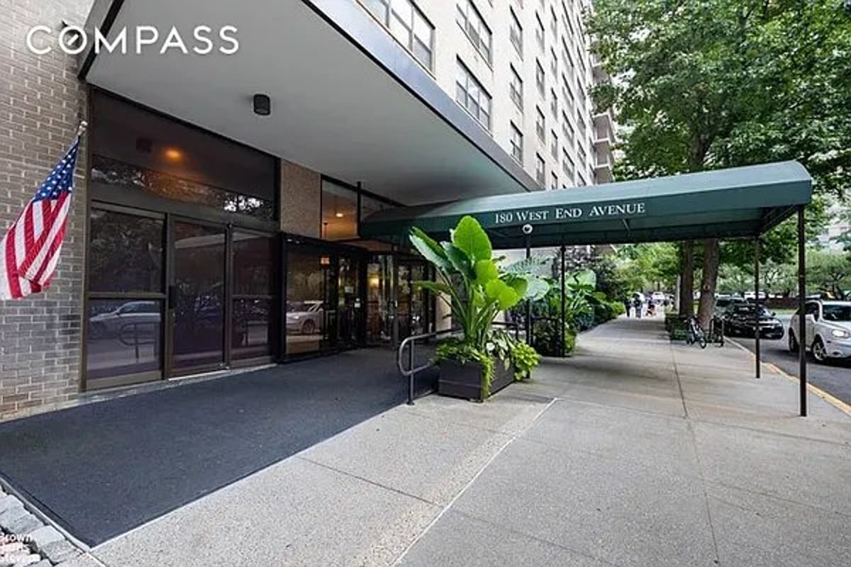 Photo for Lincoln Towers - 180 West End Avenue Condominium in Upper West Side, Manhattan