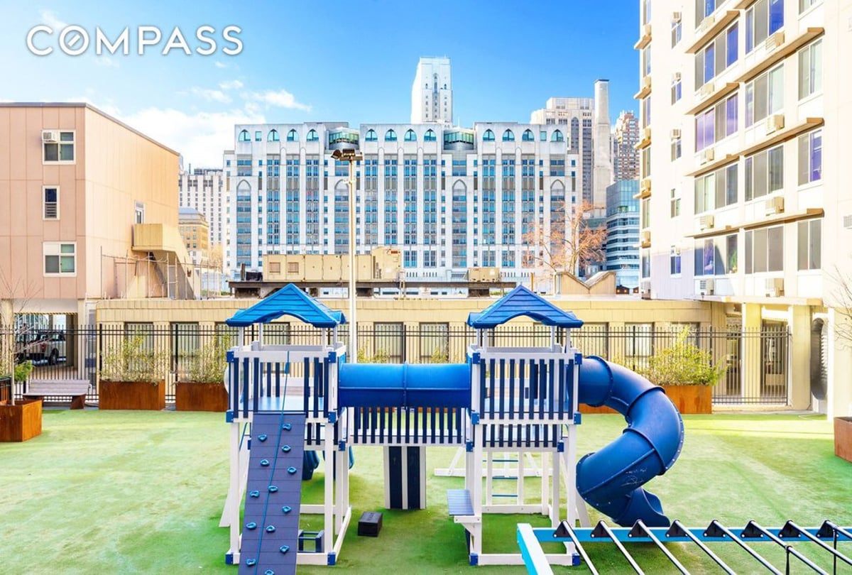 Photo for Island House - 555 Main Street Condominium in Roosevelt Island, Manhattan