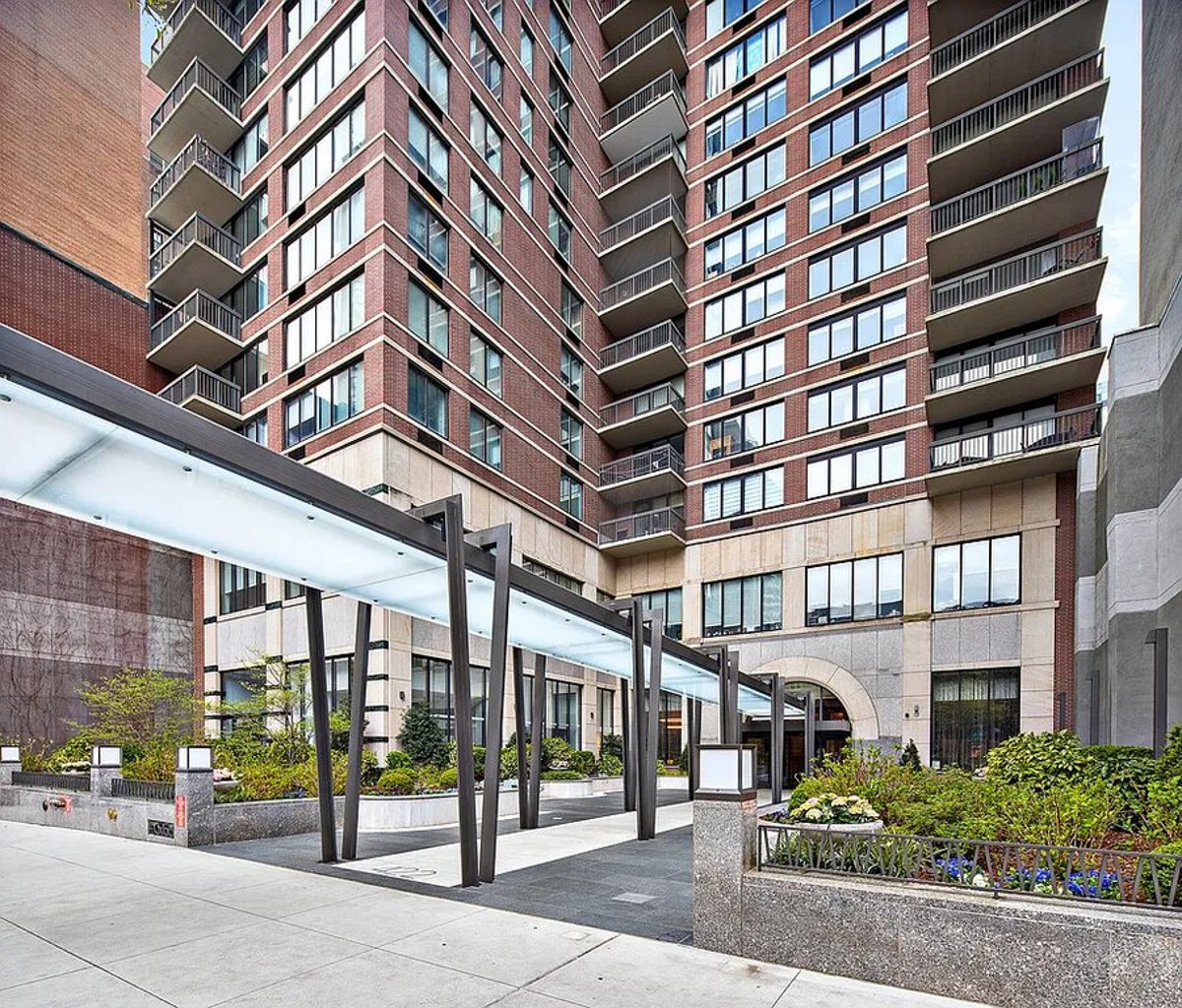 Photo for The Oxford - 422 East 72nd Street Condominium in Upper East Side, Manhattan