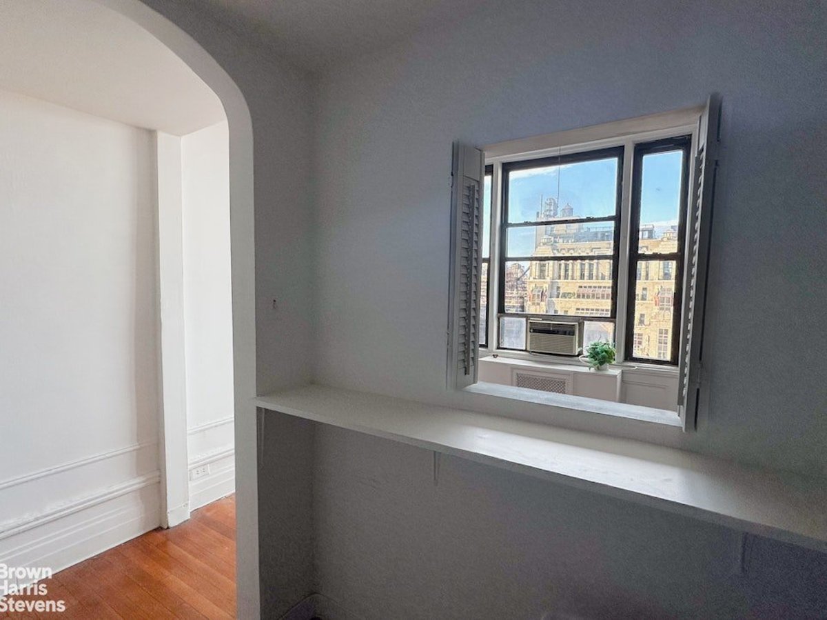 Photo for Lincoln Spencer Apartments - 140 West 69th Street Cooperative in Upper West Side, Manhattan