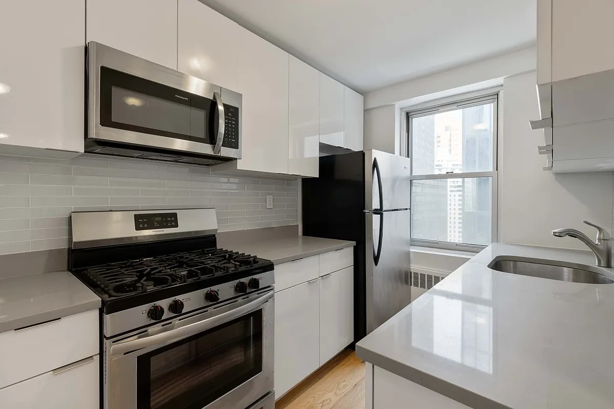 Photo for The Envoy - 300 East 46th Street Rental Building in Turtle Bay, Manhattan