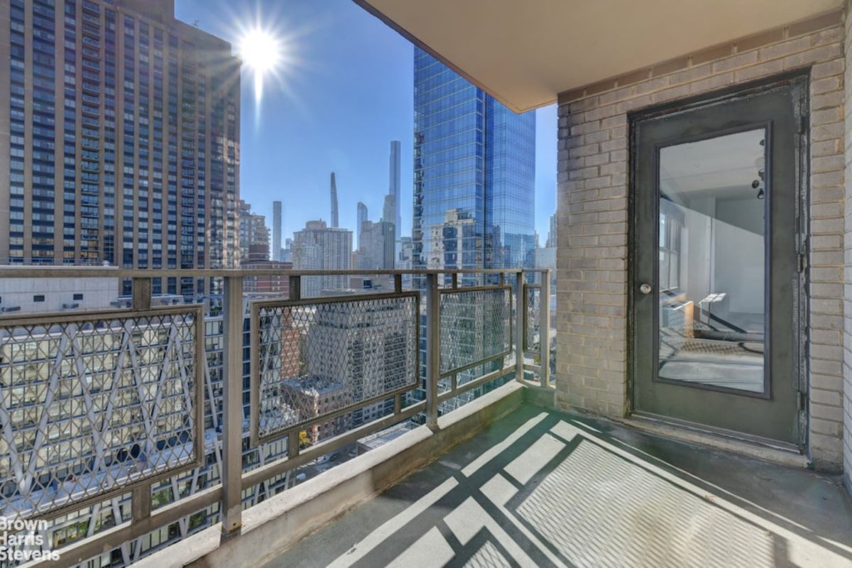Photo for Lincoln Towers - 160 West End Avenue Condominium in Upper West Side, Manhattan