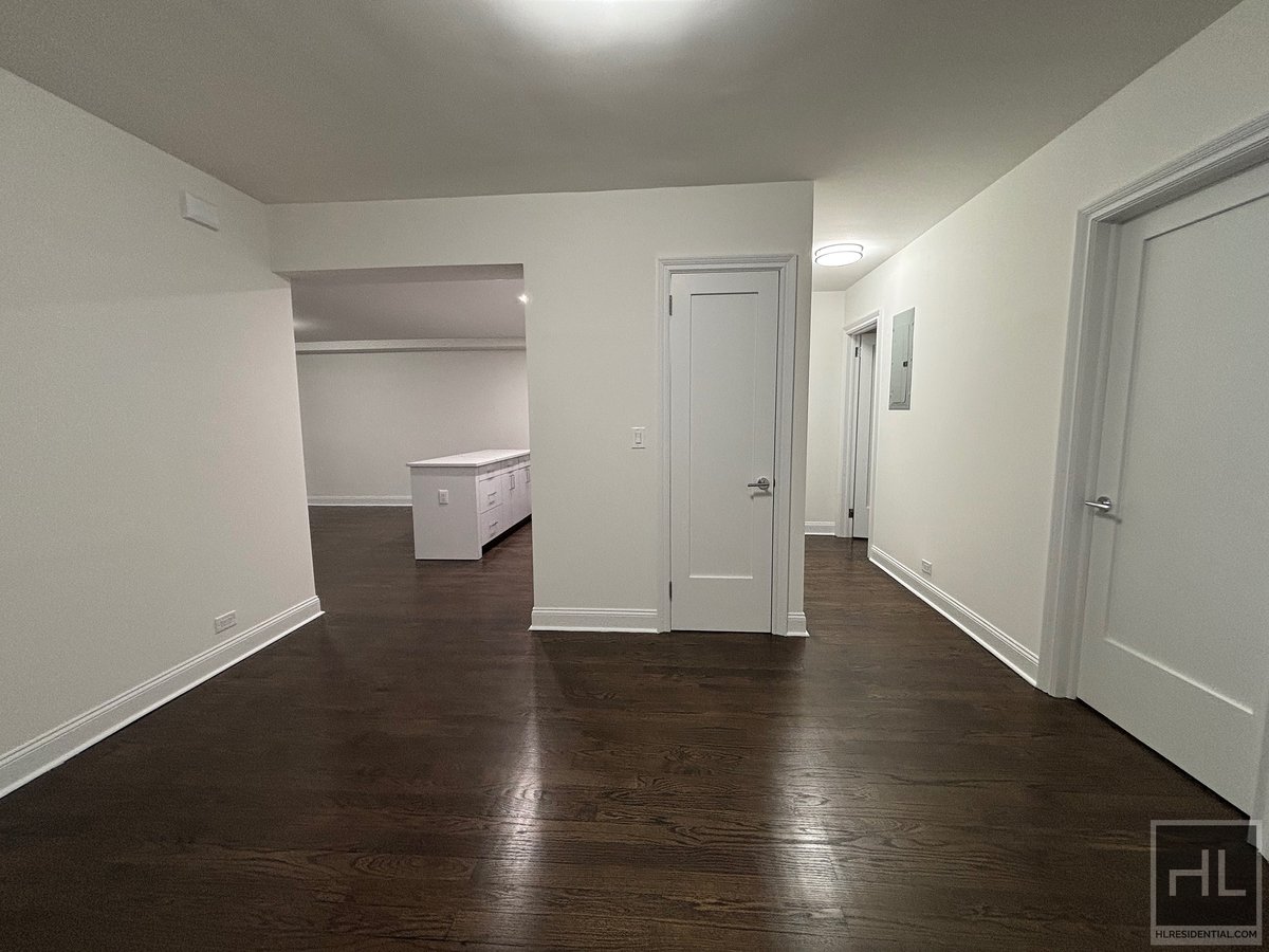 Photo for 20 5th AVENUE - 20 5th Avenue Rental Building in Greenwich Village, Manhattan