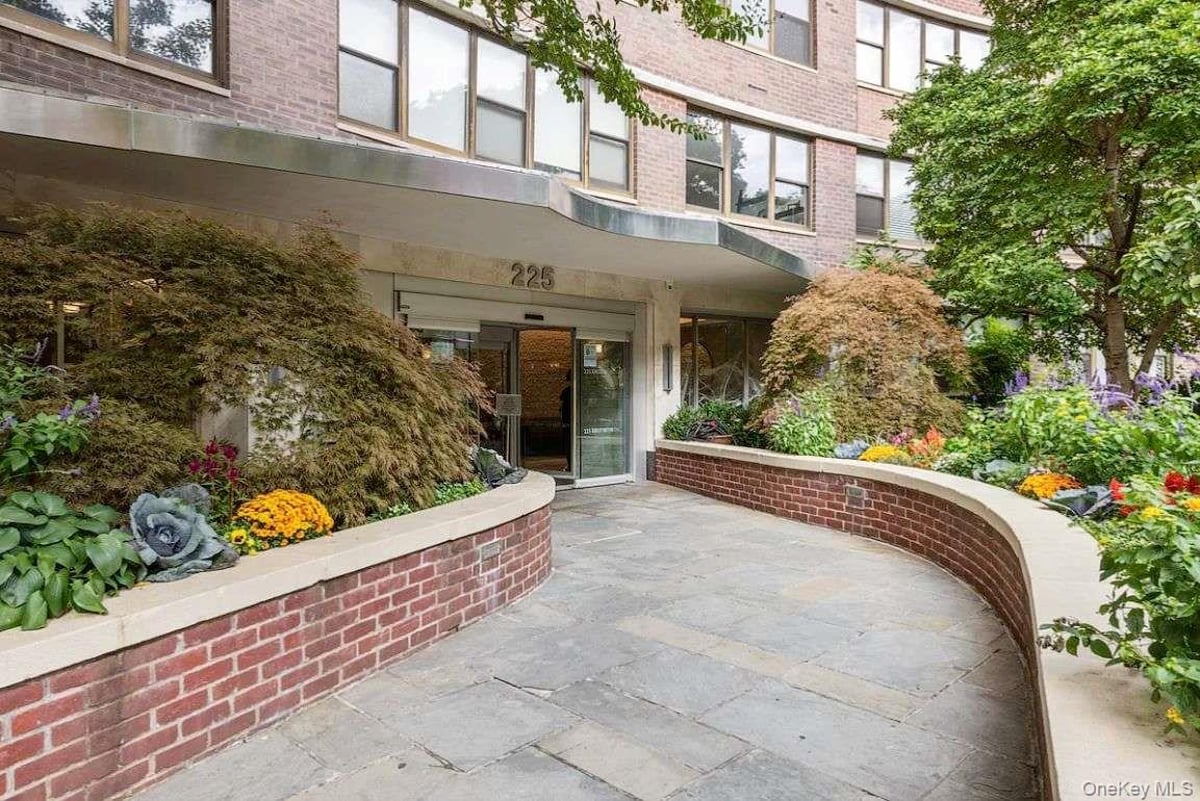 Photo for The Murray Hill Crescent - 225 East 36th Street Cooperative in Murray Hill, Manhattan