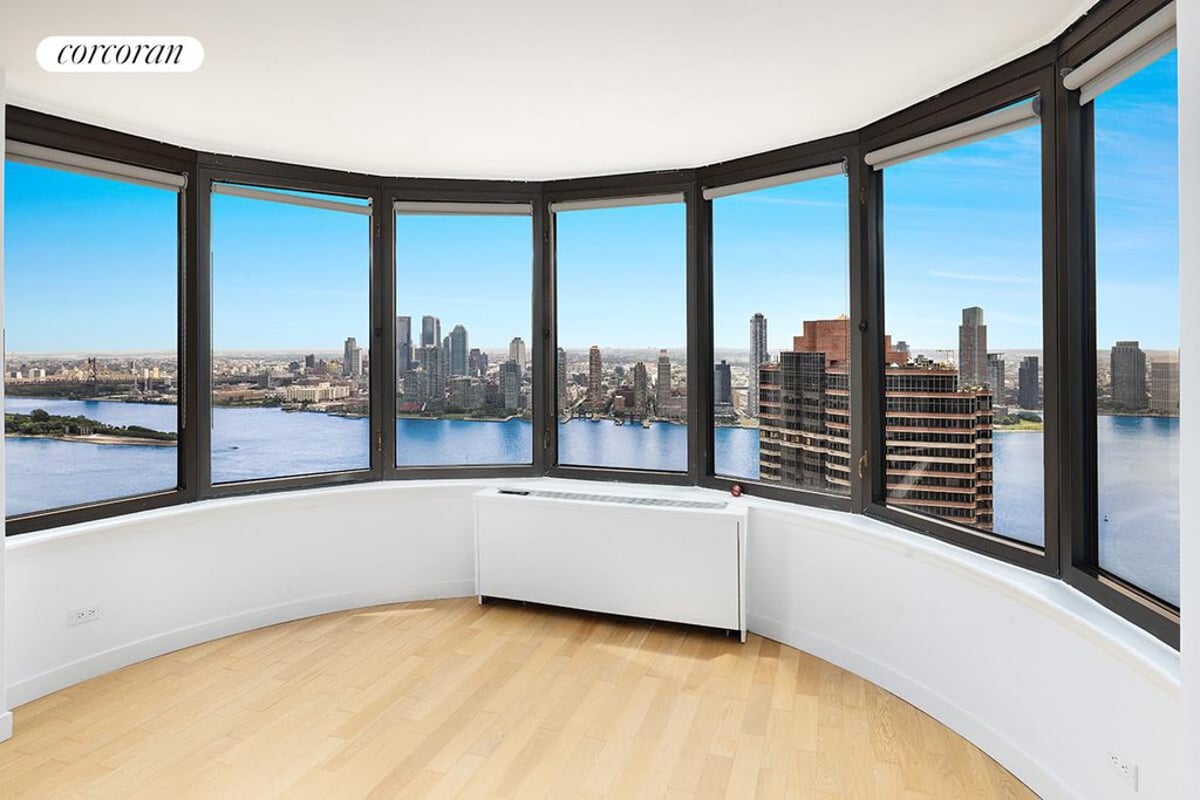 Photo for The Corinthian - 330 East 38th Street Condominium in Murray Hill, Manhattan