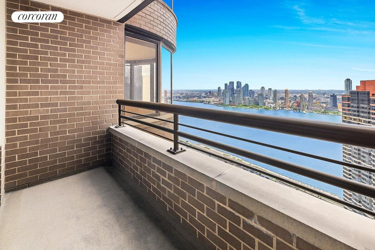 Photo for The Corinthian - 330 East 38th Street Condominium in Murray Hill, Manhattan