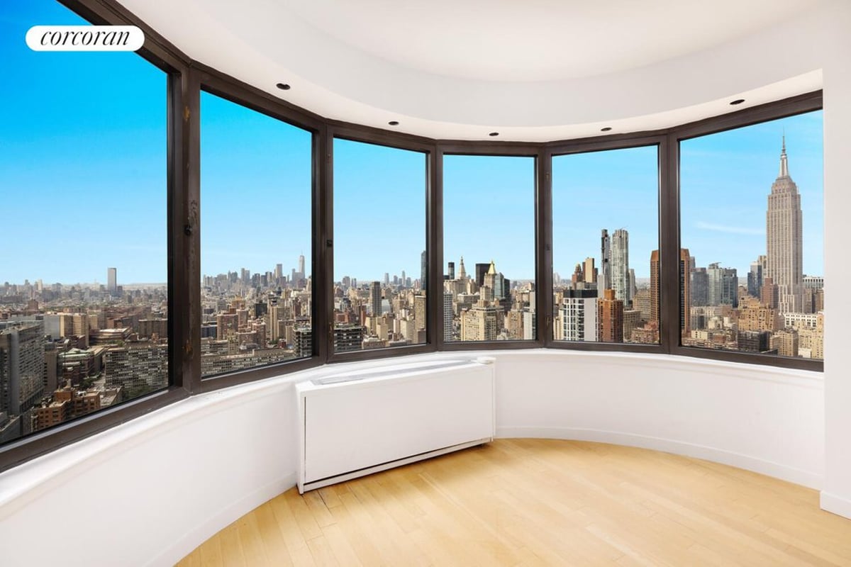 Photo for The Corinthian - 330 East 38th Street Condominium in Murray Hill, Manhattan