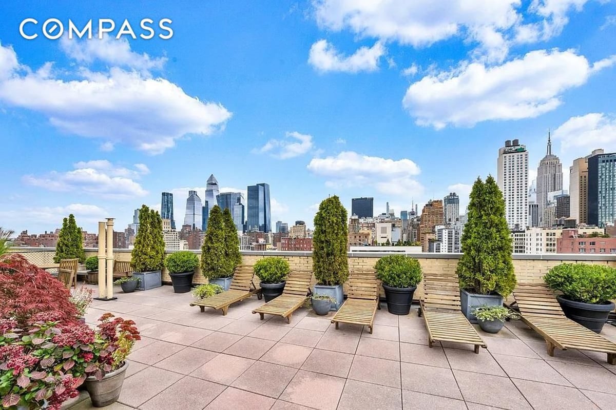 Photo for Kensington House - 200 West 20th Street Condominium in Chelsea, Manhattan