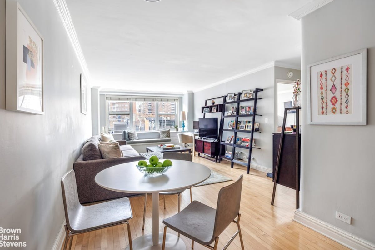 Photo for London Towne House - 360 West 22nd Street Condominium in Chelsea, Manhattan