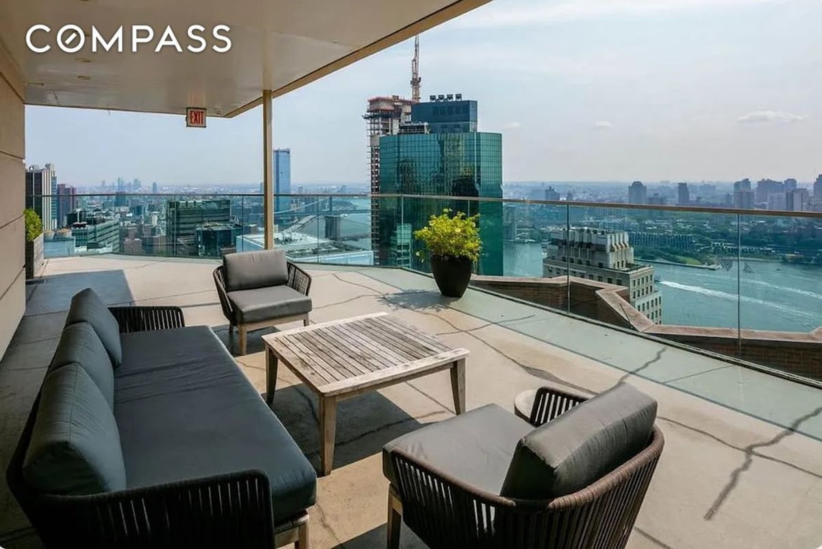 Photo for 75 Wall Street - 75 Wall Street Condominium in Financial District, Manhattan