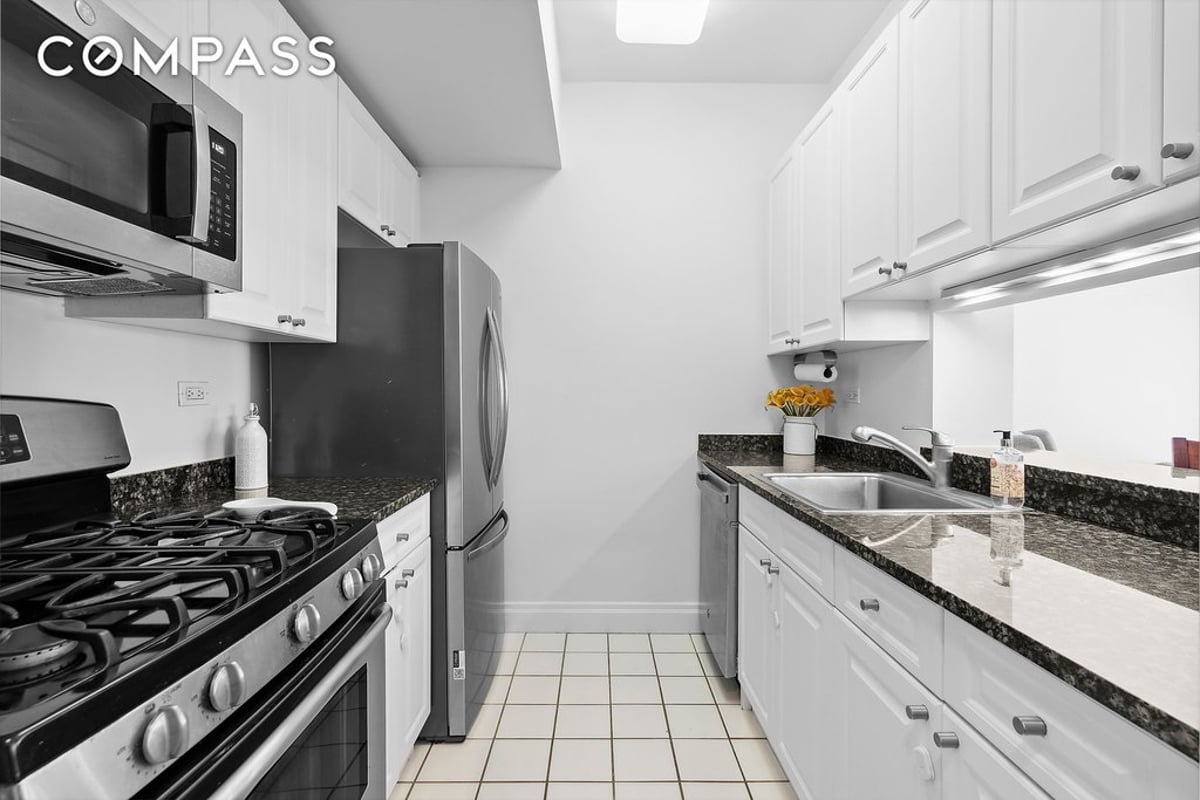 Photo for Wellington Tower - 350 East 82nd Street Condominium in Upper East Side, Manhattan