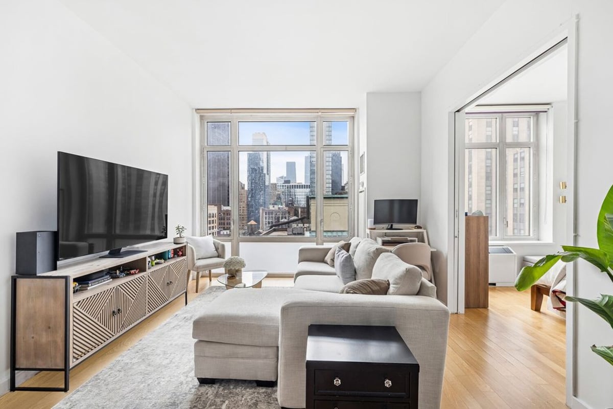 Photo for 325 Fifth Avenue - 325 Fifth Avenue Condominium in Murray Hill, Manhattan