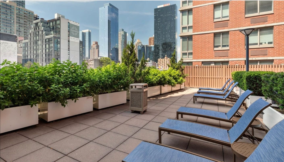 Photo for Hudson Crossing Apartments - 400 West 37th Street Rental Building in Hudson Yards, Manhattan