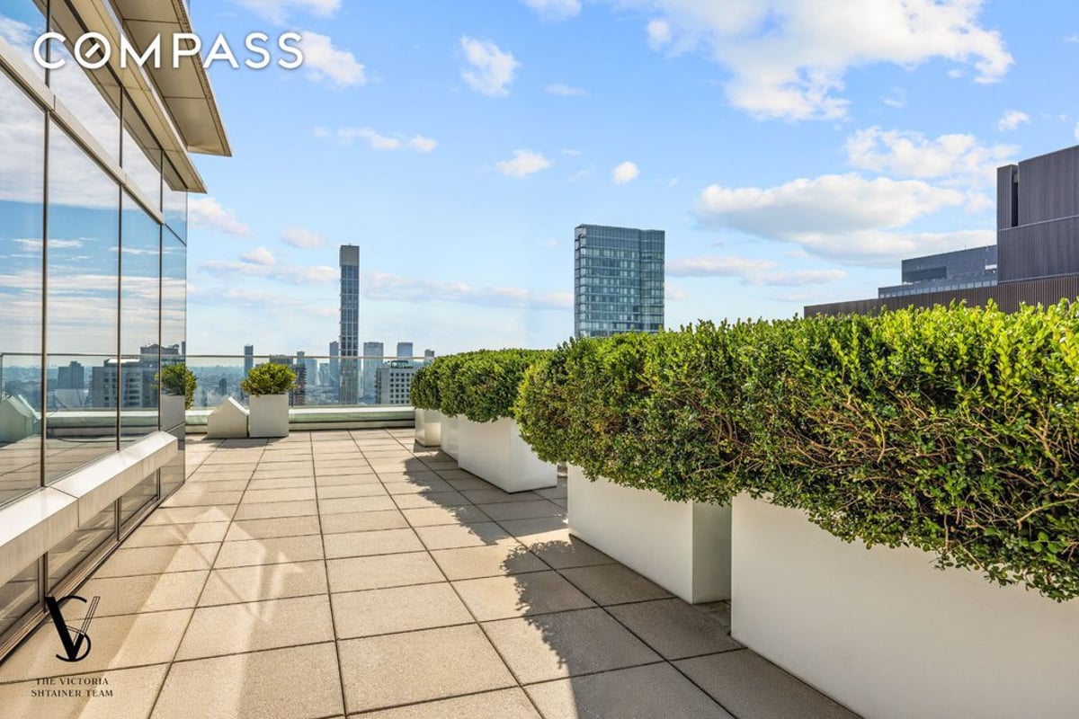 Photo for One Beacon Court - 151 East 58th Street Condominium in Midtown East, Manhattan