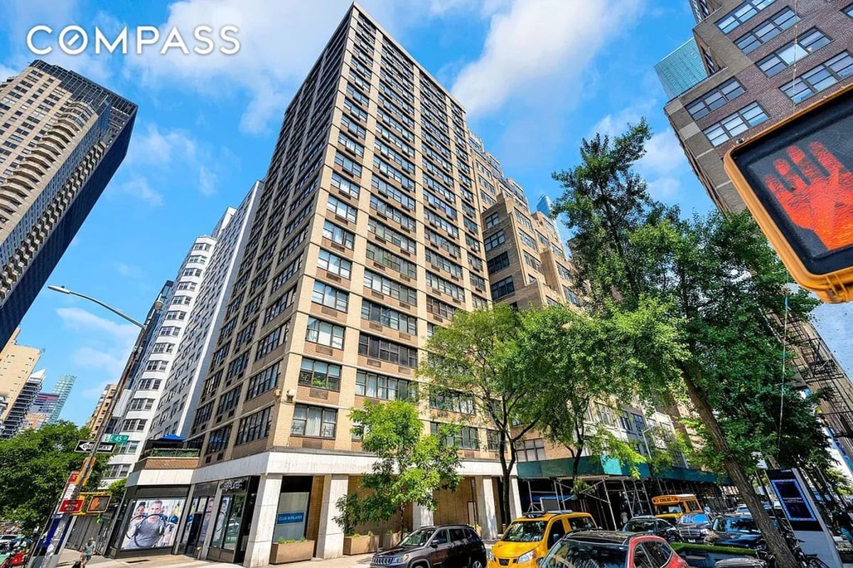 Photo for The Delegate - 301 East 45th Street Condominium in Midtown East, Manhattan