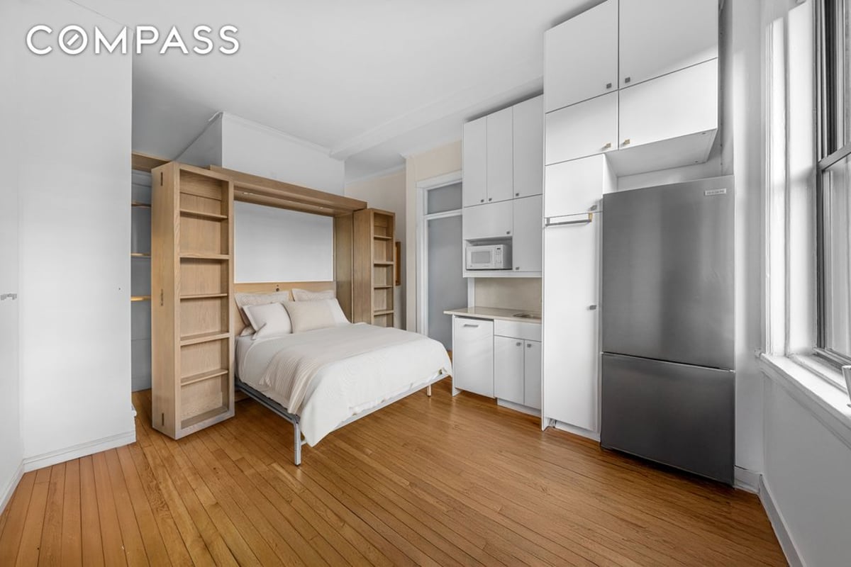 Photo for Lincoln Spencer Apartments - 140 West 69th Street Cooperative in Upper West Side, Manhattan