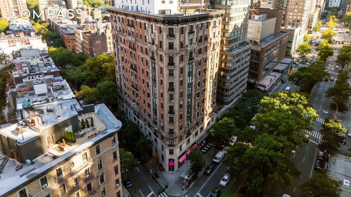 Photo for Lincoln Spencer Apartments - 140 West 69th Street Cooperative in Upper West Side, Manhattan