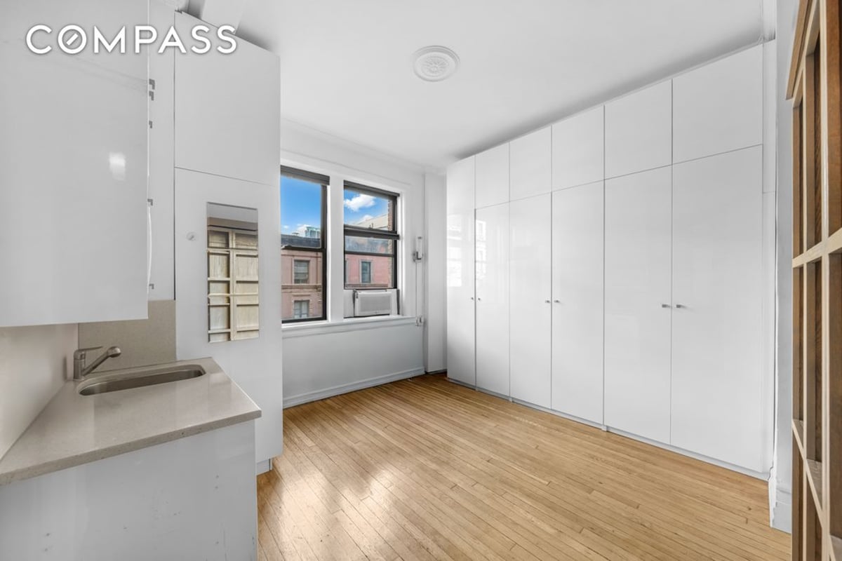 Photo for Lincoln Spencer Apartments - 140 West 69th Street Cooperative in Upper West Side, Manhattan