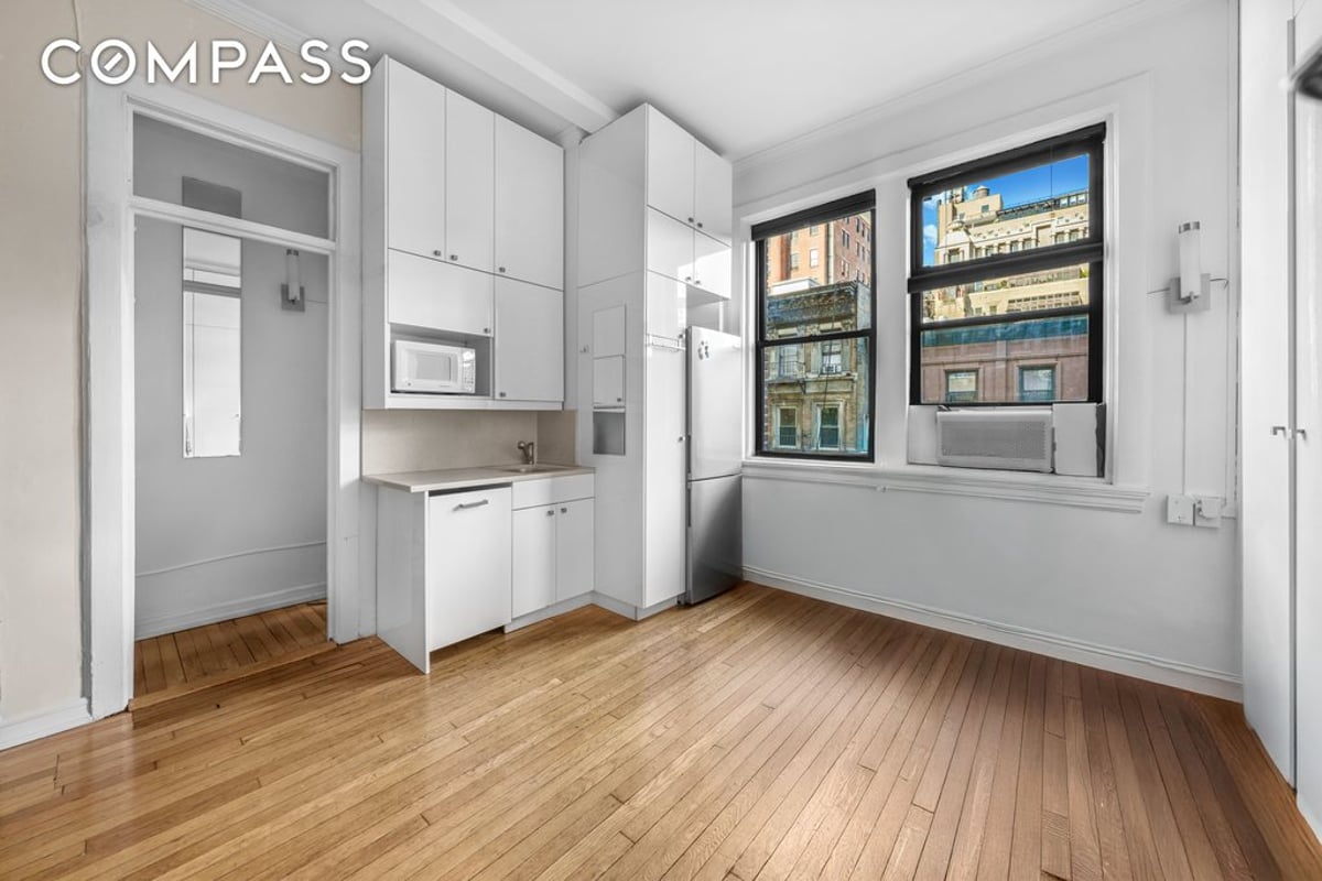 Photo for Lincoln Spencer Apartments - 140 West 69th Street Cooperative in Upper West Side, Manhattan