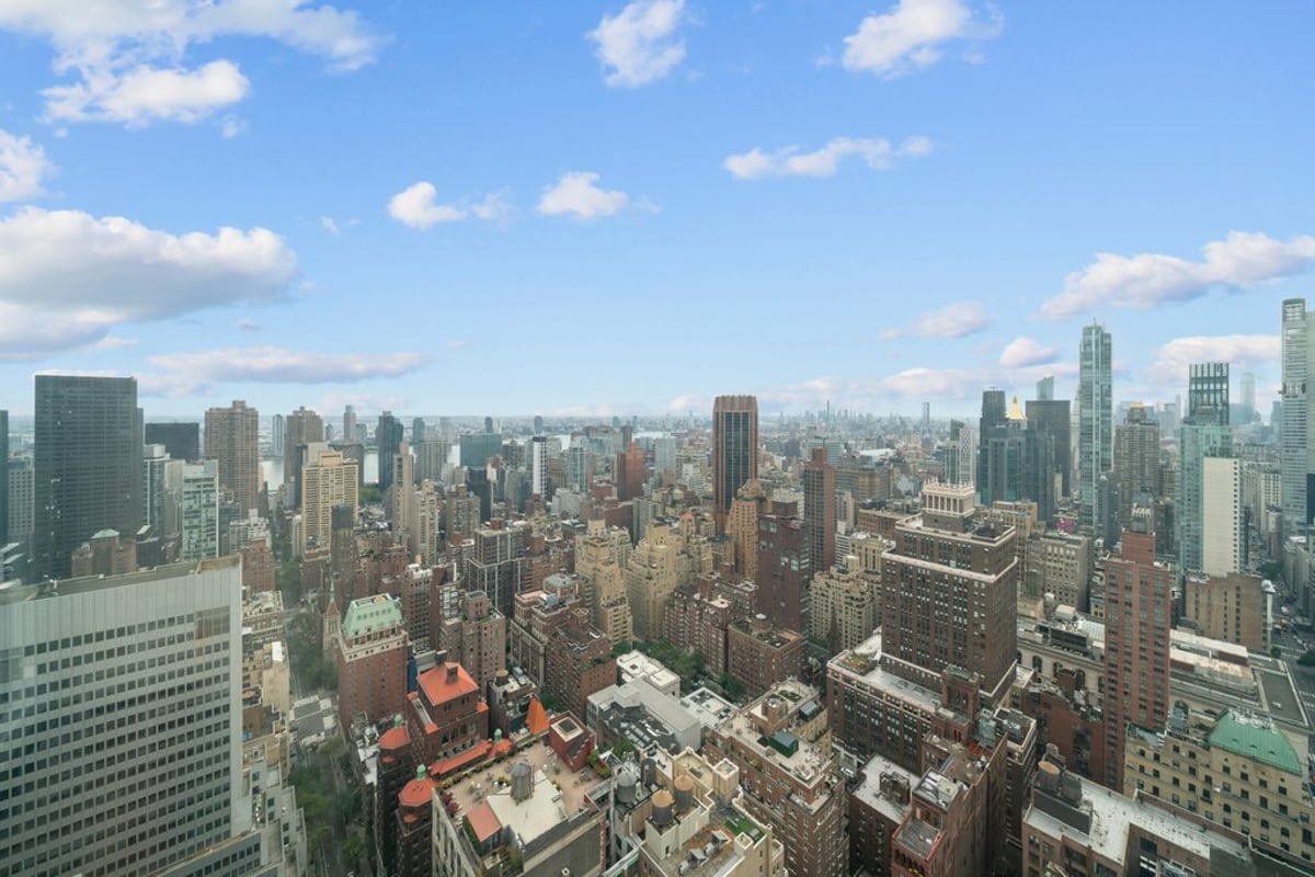 Photo for 425 Fifth Avenue - 425 Fifth Avenue Condominium in Murray Hill, Manhattan