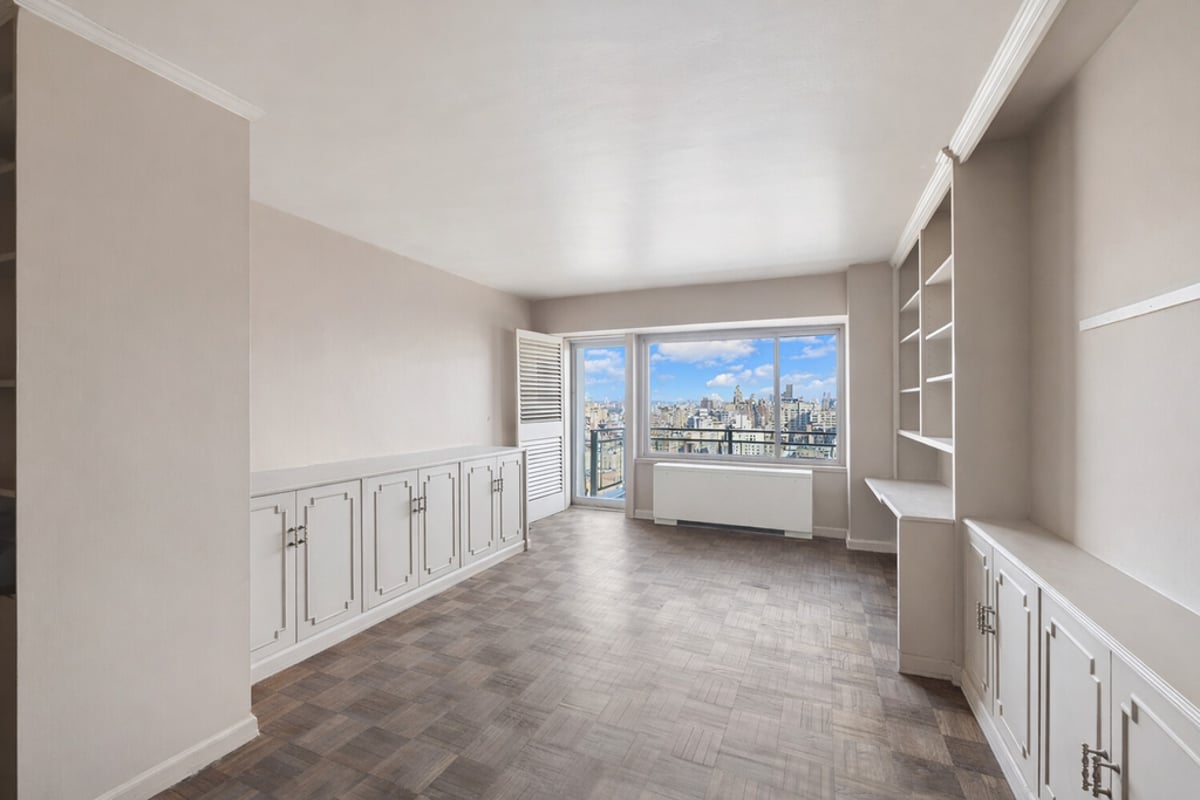 Photo for Plaza Tower - 118 East 60th Street Cooperative in Midtown, Manhattan