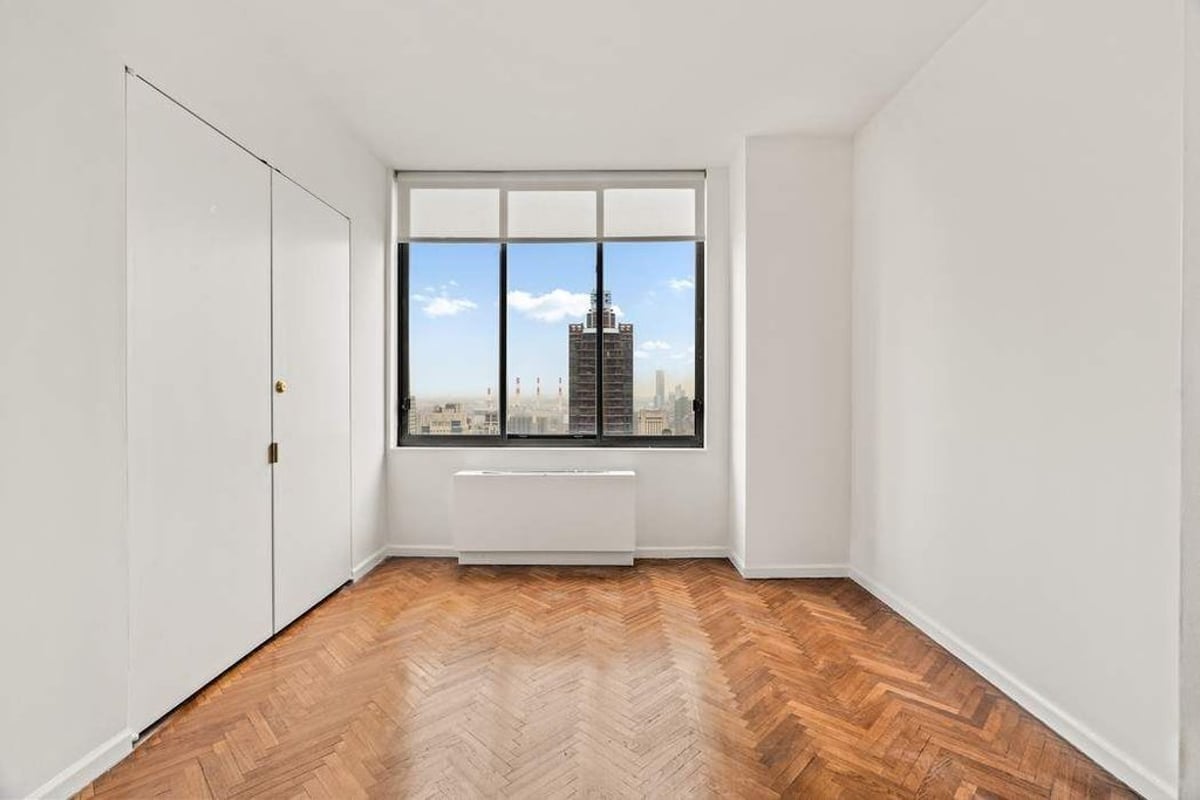 Photo for Bristol Plaza - 200 East 65th Street Condominium in Upper East Side, Manhattan
