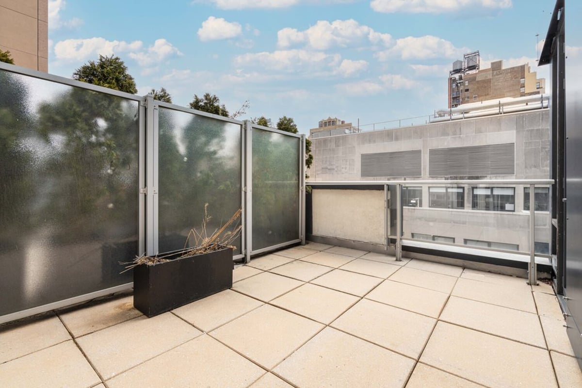 Photo for Onyx Chelsea - 261 West 28th Street Condominium in Chelsea, Manhattan