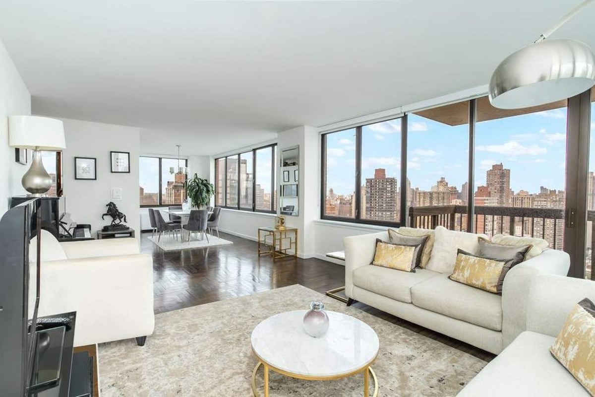 Photo for The Oxford - 422 East 72nd Street Condominium in Upper East Side, Manhattan