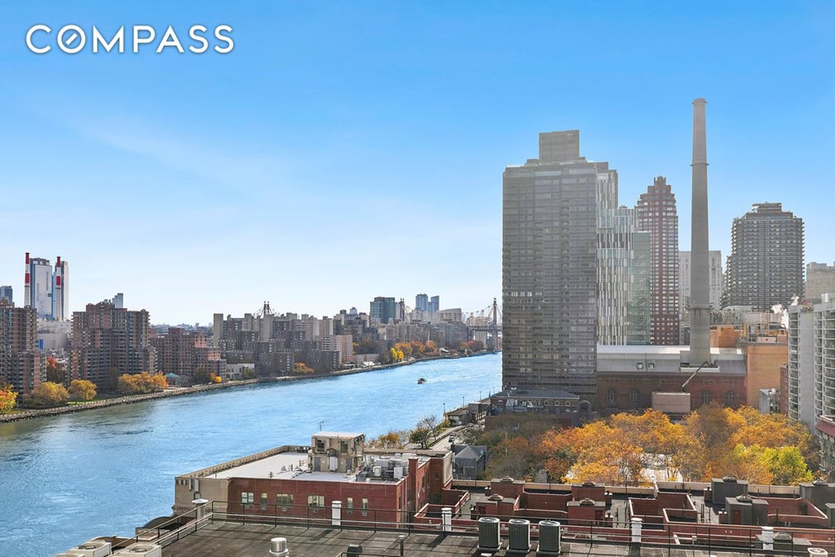 Photo for 10 East End Avenue - 10 East End Avenue Cooperative in Upper East Side, Manhattan