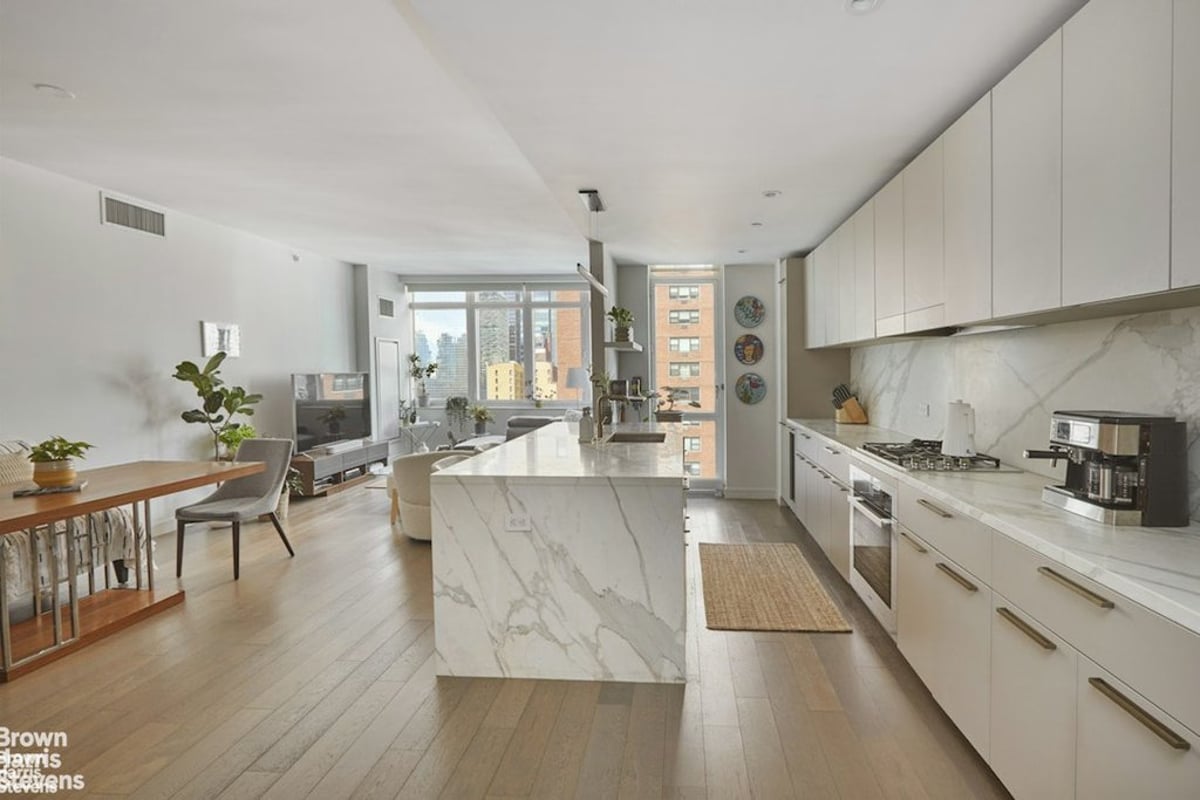 Photo for Halcyon - 305 East 51St Street Condominium in Midtown East, Manhattan