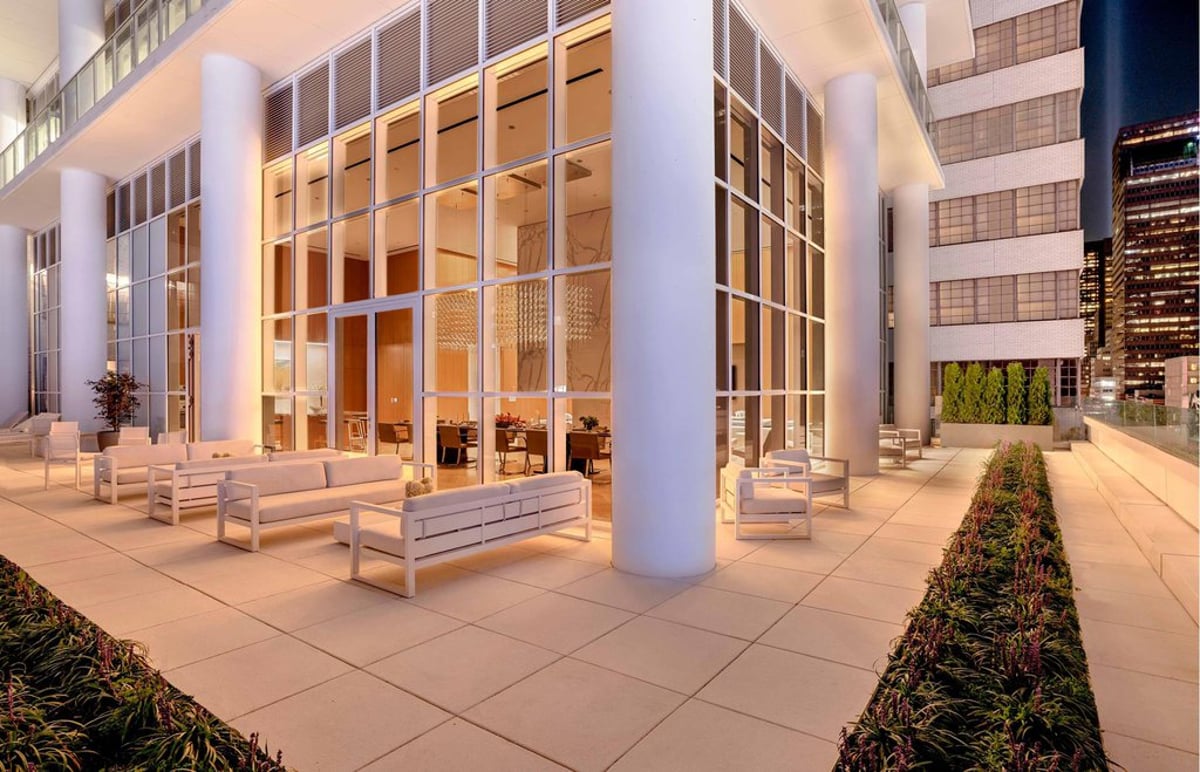 Photo for 200 East 59th Street - 200 East 59th Street Condominium in Midtown East, Manhattan