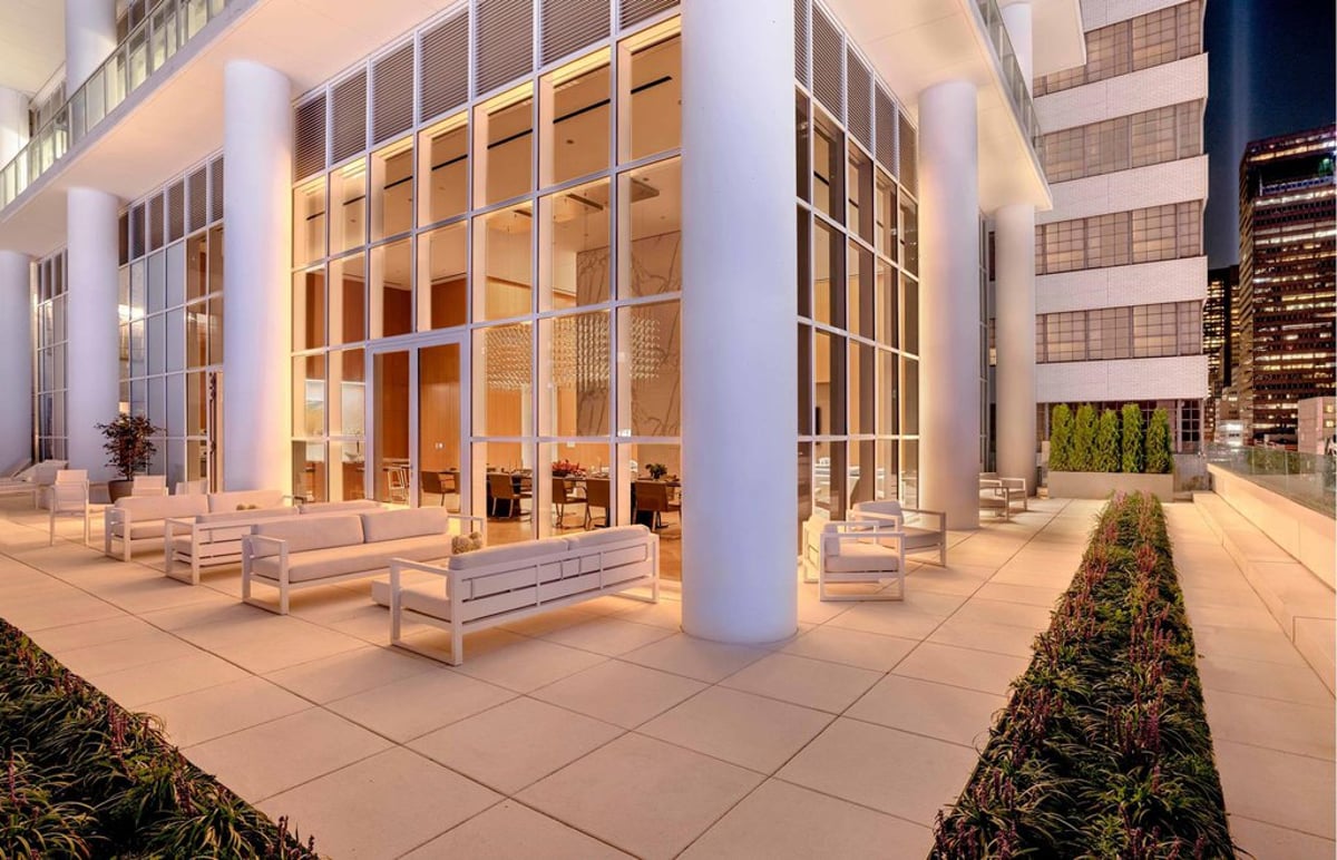 Photo for 200 East 59th Street - 200 East 59th Street Condominium in Midtown East, Manhattan