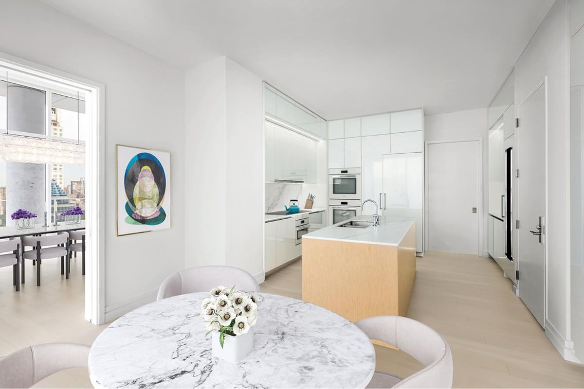 Photo for 200 East 59th Street - 200 East 59th Street Condominium in Midtown East, Manhattan